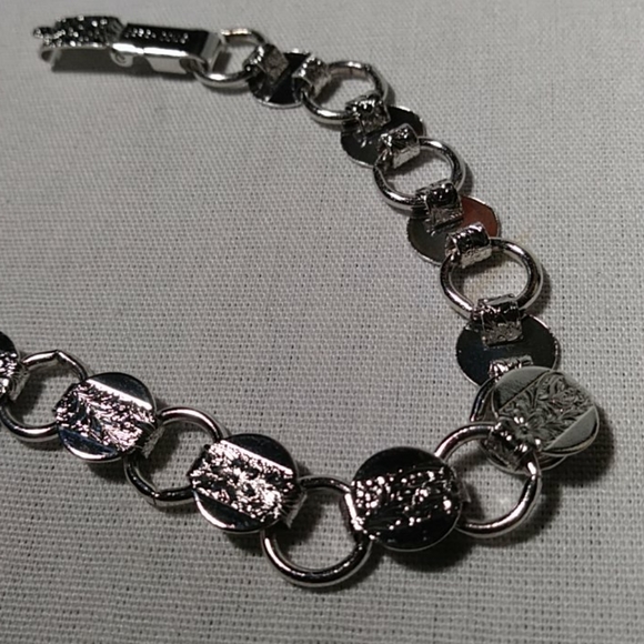 Vintage Sarah Coventry Silver Tone Bracelet & Clip Earring Set - Picture 6 of 9